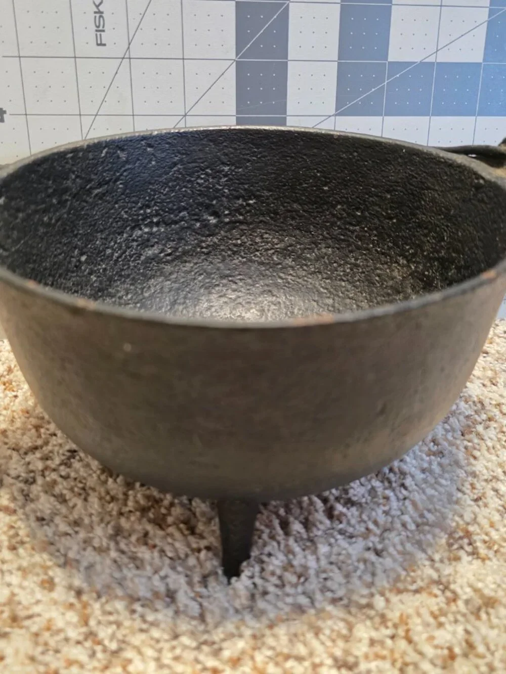 Small Cast Iron 3 Footed Cauldron Wire Bail Handle 8” Diameter Bean Pot